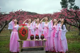 诗酒趁年华，一饮三百杯｜咱来聊聊女人喝酒图片