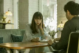 女：为什么背着我跟别人相亲？男：父母逼得，没办法图片