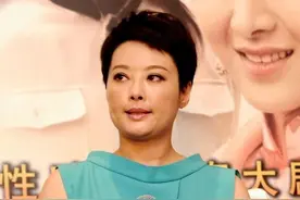 袁立也中年发福，穿水蓝色无袖连衣裙端庄优雅，130斤也美得出众图片