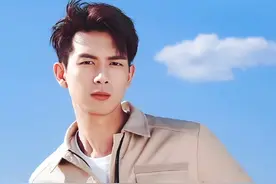 你的现男友：李现身材也太man了吧！舔屏壁纸哦图片