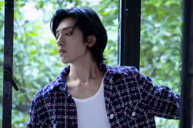 怎么穿出“禁欲系”的精髓？掌握以下3个造型诀窍，简约又迷人图片