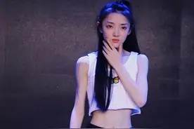 被小戏骨白娘子惊艳了，陶奕希长大后变美不少，打扮时髦不简单图片