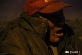 山东临沂六旬老人徒步到青岛打工，走投无路睡小区门口过夜，“晚上冷，我给他煮了些水饺”图片