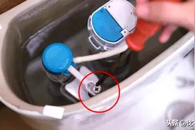 马桶冲水无力？马桶冲水少？拧一拧水箱里的小机关，轻松解决烦恼图片