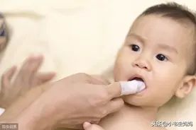 宝宝何时开始口腔护理清洁？父母从这个时期开始做起，孩子牙齿好图片