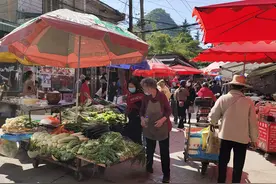 网络问政 | 贵阳二戈寨占道经营严重！城管不处理还收费？图片