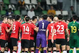 2次争议判罚扰乱京沪大战！国安遭6连杀，上港锁定第一阶段冠军图片