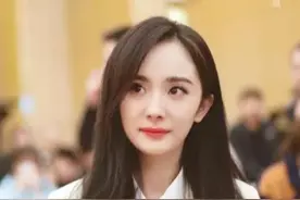 有种大胆叫杨幂，衬衫不扣前三颗纽扣，谁还敢叫她“半老徐娘”？图片