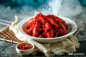 小龙虾头部惹争议，到底是“黄”还是“屎”？不懂乱吃，会被笑话图片