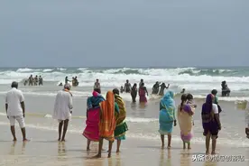 一家美国人花费近几十万几乎飞了半个地球，终于开心地回到了中国图片