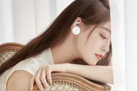 祝绪丹白裙长靴时尚写真，优雅个性，这样的祝祝有没有美到你呢图片