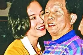 19年前，为给小30岁娇妻惊喜刘家良突袭回家，3分钟后男领导坠亡图片