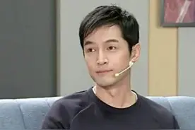 38岁胡歌罕露面，没胡子帅出新高度，网友直呼：少年感又回来了图片
