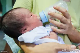 新生儿如何喂养好？新手妈妈做好这些喂养细节，宝宝长得快图片