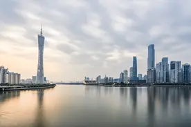 广州塔是一座以观光旅游为主的电波塔，主体高454米图片