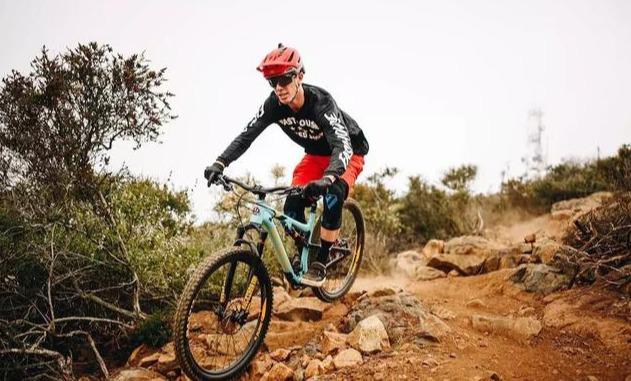 四款性价比爆表的Trail前叉，谁更胜一筹？