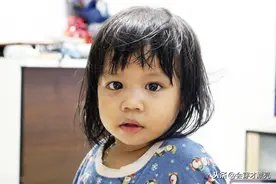 宝宝头发少又黄，多剃几次就能更浓密了吗？别傻了，小心适得其反图片