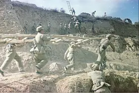 1949年解放军敢死队攻城全过程：苏联人拍摄，跟影视剧完全不一样图片