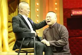 曹云金曾逼师娘下跪，还侮辱恩师，7年后岳云鹏一顿饭替师父报仇图片