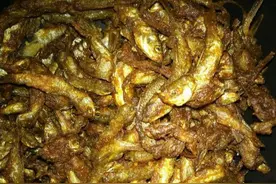 油炸小河鱼的家常做法，外皮酥脆鱼肉鲜嫩，一口一个很过瘾，真香图片