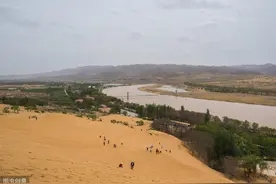 一沙一世界，一水一盛景 - 沙坡头，集沙、河、山、原于一体图片