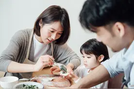 包饺子太慢？教你一招，分分钟包好几十个，和“笨手笨脚”说拜拜图片