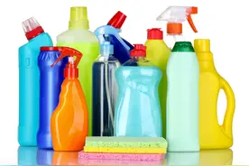 五龄童误喝清洁剂致消化道出血！只因家长图方便，用饮料瓶装化学溶剂图片