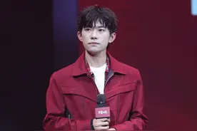 易烊千玺胖了十斤？看过他的造型以后依旧拒绝这个消息！图片