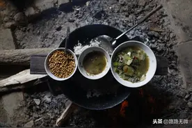 和男朋友回老家见父母，女孩连夜逃跑：我不想嫁给穷人图片