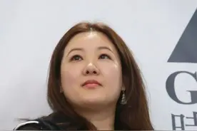 妹妹拿冠军嫁50岁富豪，姐姐天资平平无人知，伏明霞姐妹不同命图片
