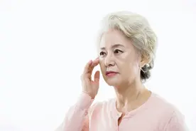 50岁以上的女性和新产后的宝妈，治疗尿失禁，学会这2个居家动作图片