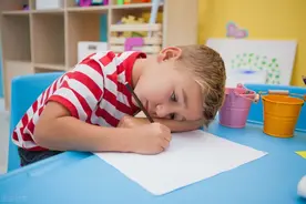 孩子天天圈在家和经常出去溜达，三岁之后，区别会很大图片