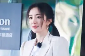 可爱系：扎双马尾的漂亮姑娘图片