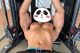 好夸张！前TVB小生大晒47吋“球状”胸肌遭网民嘲笑：该穿内衣了图片