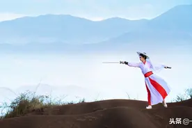 中国对联出句：恩仇一笑终将去；邀你对句图片