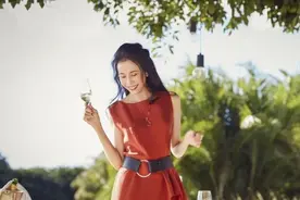 莫文蔚50岁生日视频走红，我真羡慕这种“恋爱脑”的女人图片