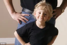 孩子爱模仿大人？面对“模仿敏感期”的孩子，3个方法引导很关键图片