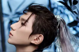 TFBOYS七周年王源银色高马尾，竹影摇曳凌冽潇洒的国风少年图片
