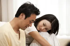 “有口红印还想抵赖”丈夫与女邻居被困电梯2小时，被迫净身出户图片