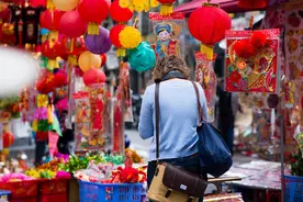 越南人的春节，习俗和中国最相似：购年货、贴春联、吃年饭图片