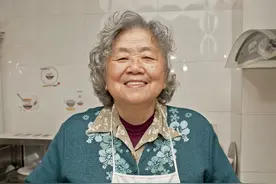 继母照顾我25天，去了厨房一趟，三碗不同的面，我让她回老家图片