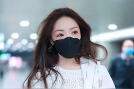 邓家佳亮相上海，身穿露脐装大秀小蛮腰，容貌倾城举止优雅图片