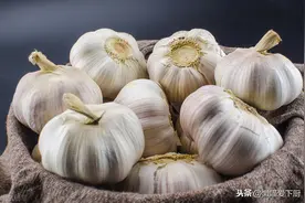 保存大蒜原来这么简单，牢记6个诀窍，大蒜不发芽不干瘪，很实用图片