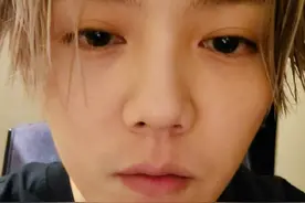 鹿晗素颜拍暴露真实颜值！双目黯然无神显憔悴，关晓彤却越发美艳图片