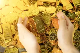 每年到银行买一块100克金条存着，这样做可以实现财富保值吗？图片