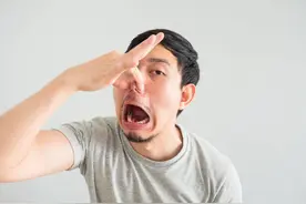 口臭并非总因不讲卫生，还可能是4种疾病所致！尽早检查别拖延图片