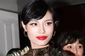 汪峰前妻近况，自曝恋爱失败，离婚近7年独自抚养女儿图片
