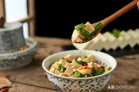 葱焖豆腐，鲜香软嫩超下饭，10分钟快手便当菜，宅家懒人家常菜图片