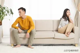 恋爱一段时间后，男人如果和女朋友没话聊，可以采取三个方式改善图片
