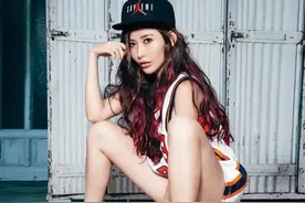 蝴蝶姐姐被扒疑性骚扰易烊千玺，千玺被子被掀说好可惜穿了裤子图片